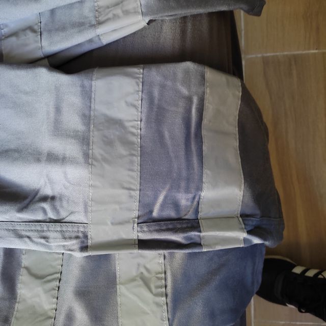 Queda un Pantalon trabajo gris