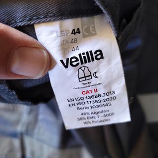 Queda un Pantalon trabajo gris