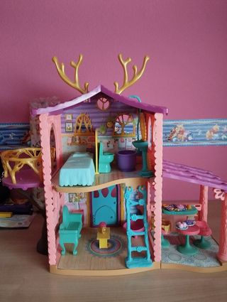 Casa de muñecas de las enchantimals 