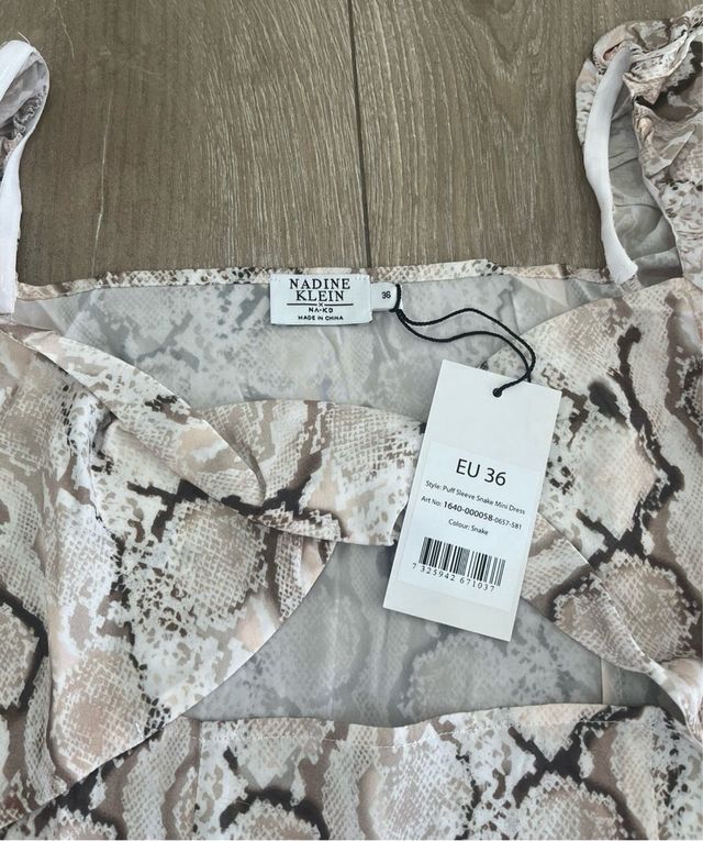 Vestido corto NA-KD NUEVO