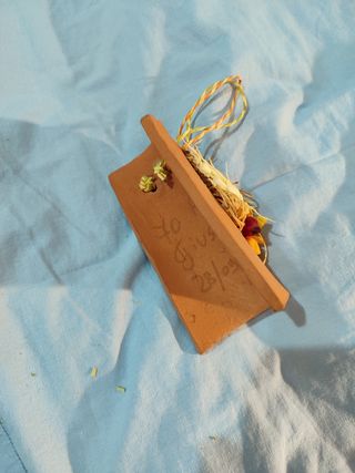 Tradizionale tegola decorata 