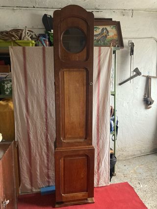 Armario de madera para reloj de pared