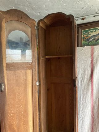 Armario de madera para reloj de pared