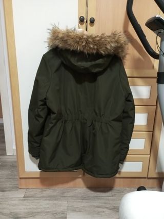 Chaquetón con capucha de pelo