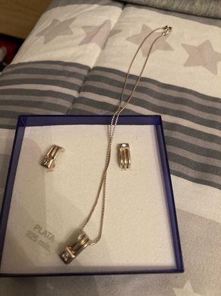 Pendientes y colgante