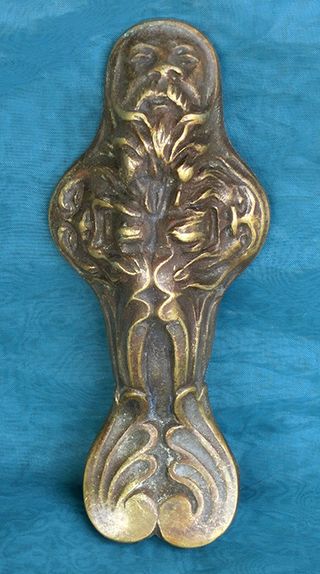 ANTIGUA PIEZA DE BRONCE MONJE TRES CARAS TIRADOR