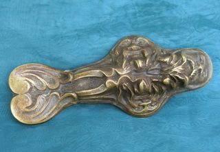 ANTIGUA PIEZA DE BRONCE MONJE TRES CARAS TIRADOR