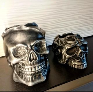 Coppia vasi teschio fioriera stilizzati