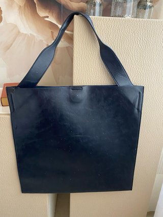 Bolso de Zara, cuadrado negro y granate