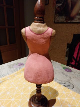 Maniquí para colgar joyas 43 cm.