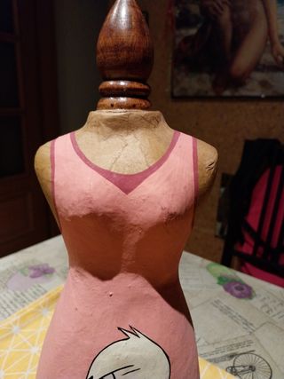 Maniquí para colgar joyas 43 cm.