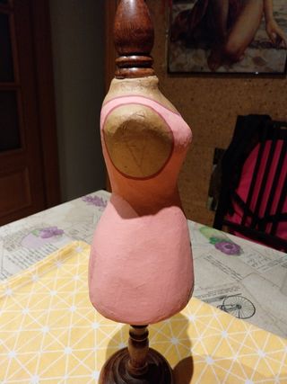 Maniquí para colgar joyas 43 cm.