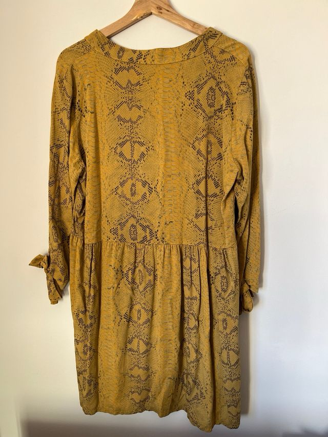 Vestido estampado de serpiente amarillo