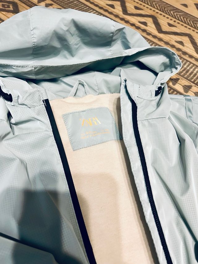 Cazadora manga larga y capucha talla 4-5 años