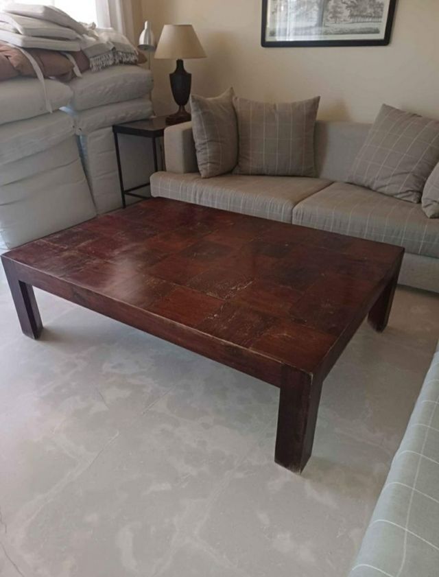 Mesa de centro maciza de nogal