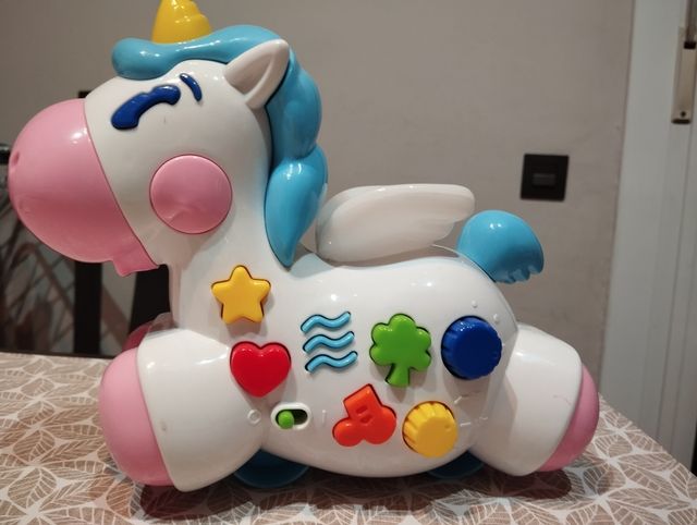 Muñeco unicornio relajante