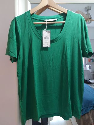 Camiseta verde nueva de Mango