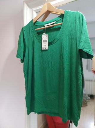 Camiseta verde nueva de Mango