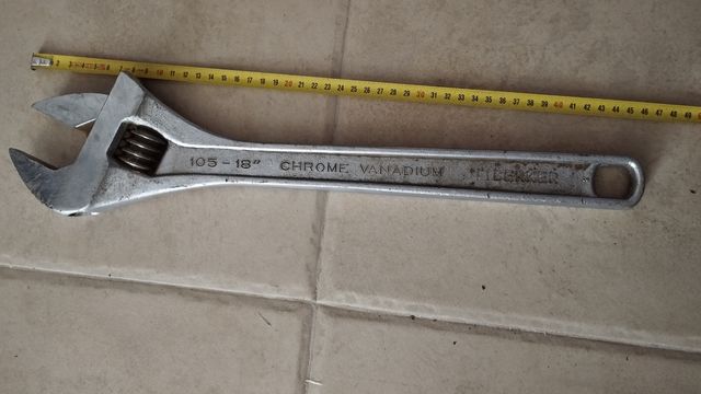 Llave inglesa. Precio por unidad.