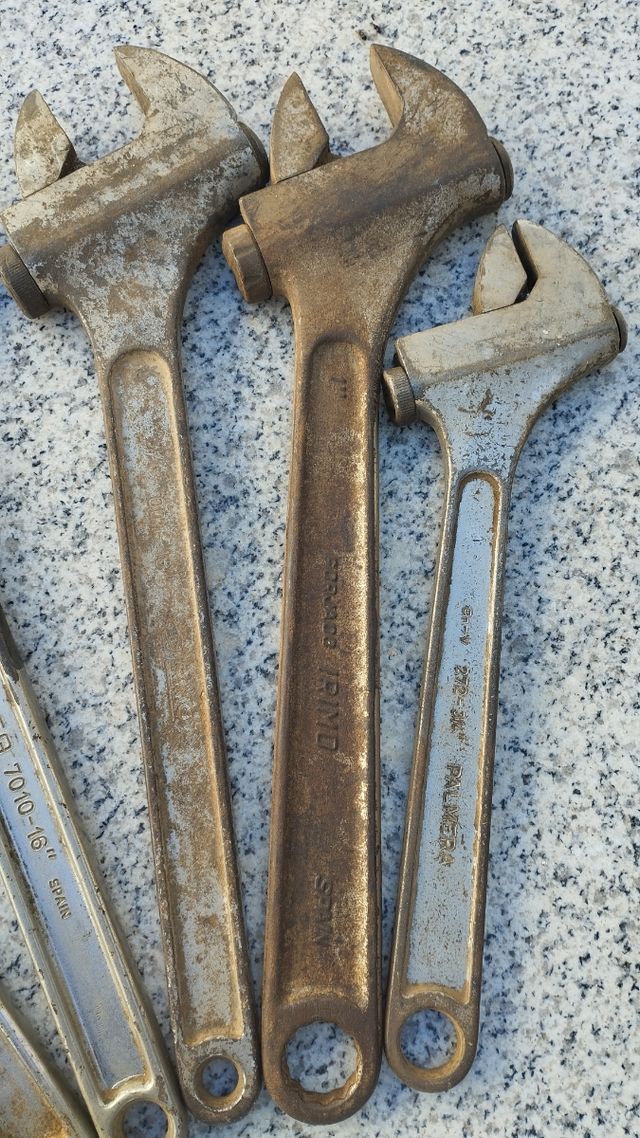 Llave inglesa. Precio por unidad.