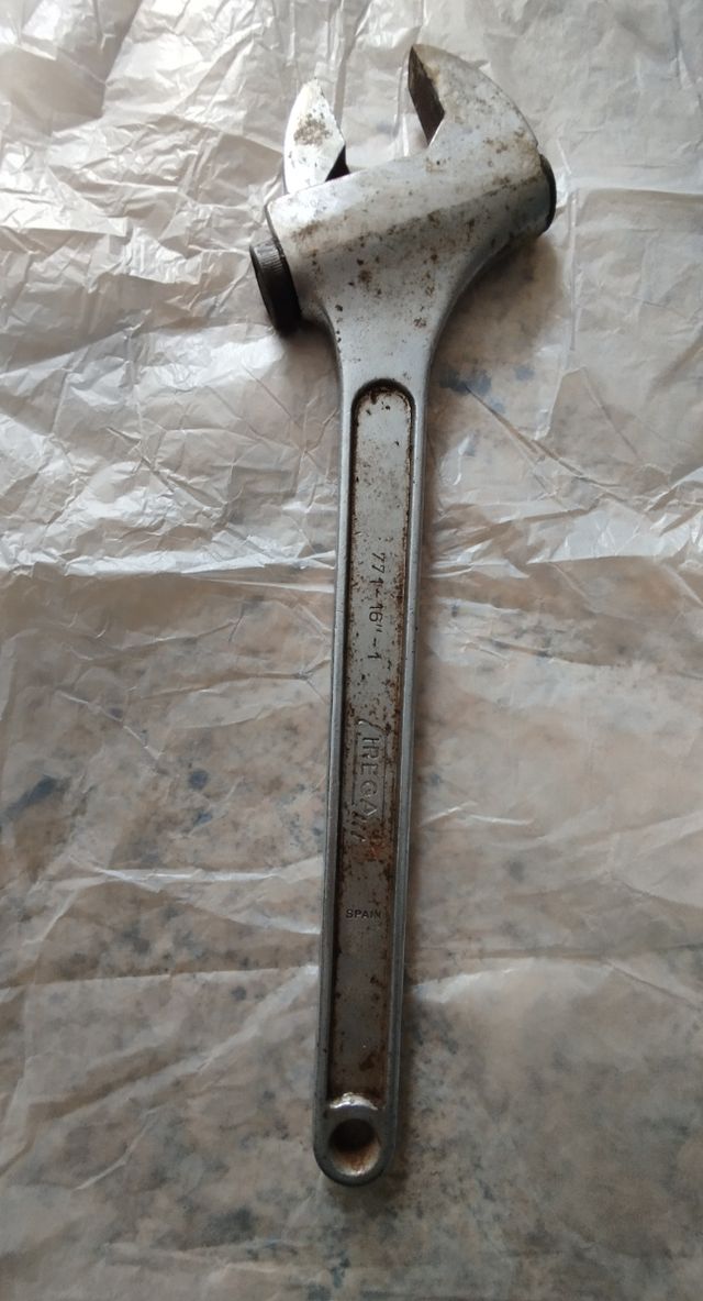 Llave inglesa. Precio por unidad.