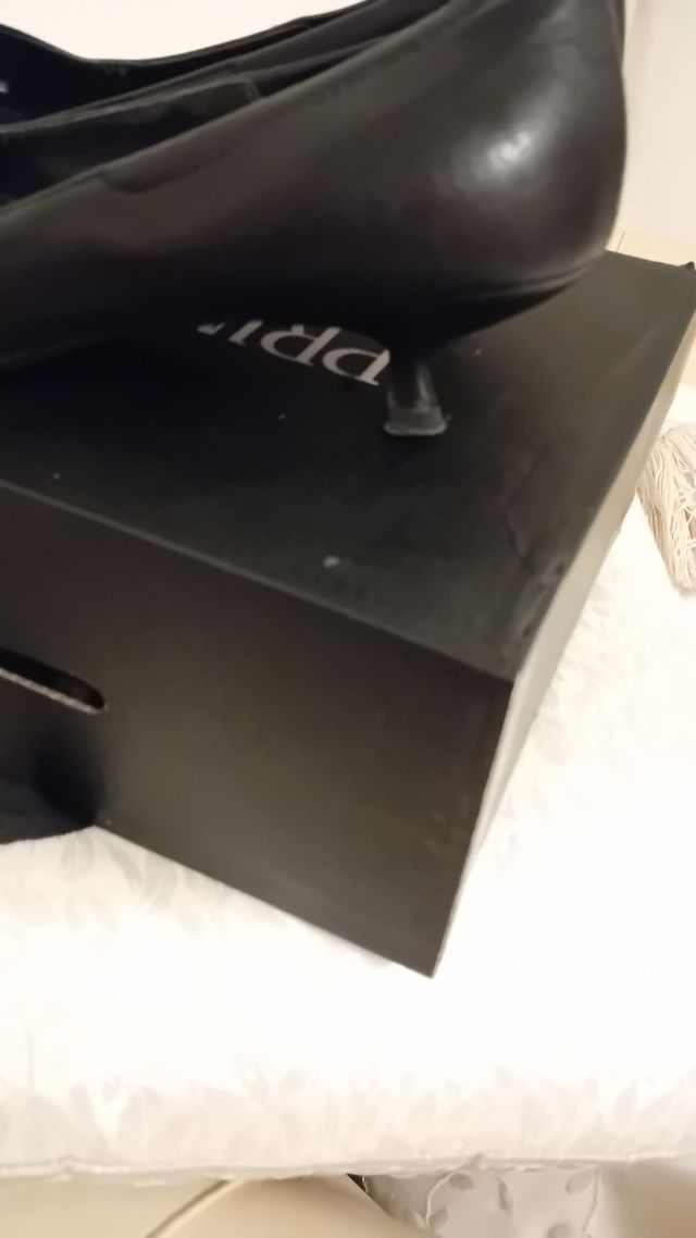 Décolleté a punta in pelle