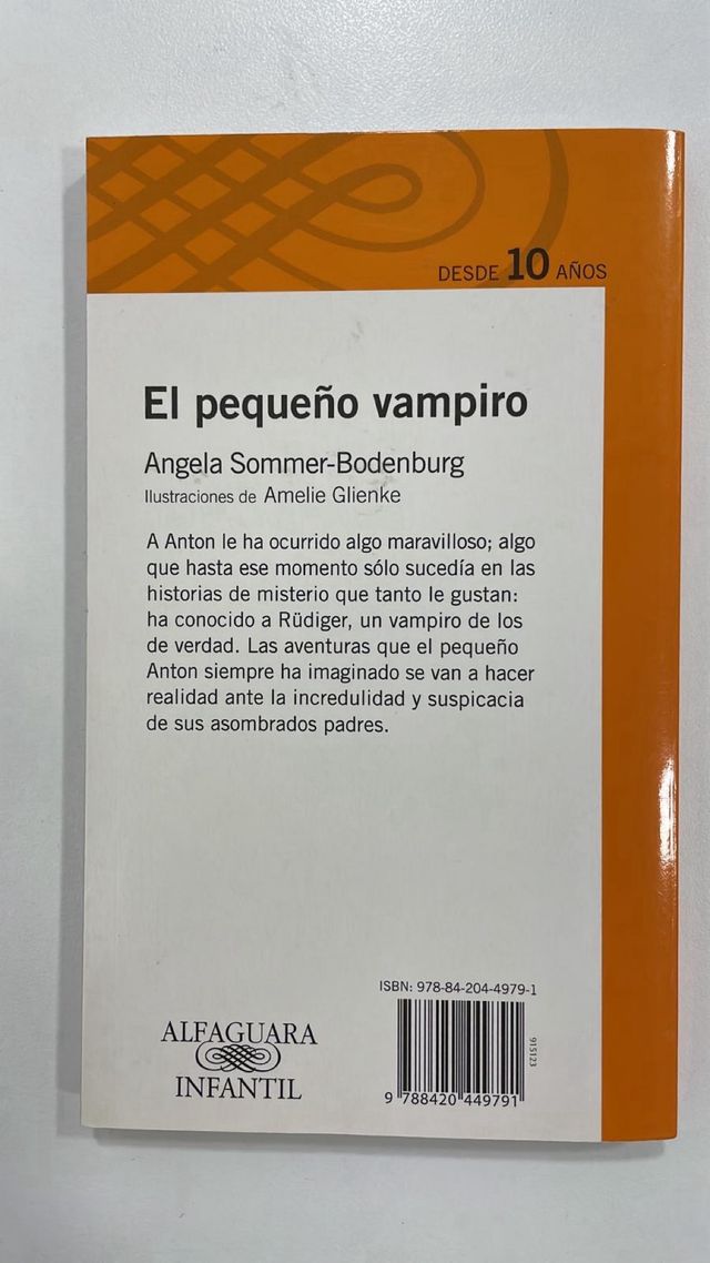 PEQUEÑO VAMPIRO (Spanish Edition)