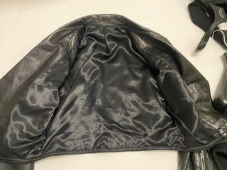 CAZADORA DE PIEL DE MUJER  NEGRA