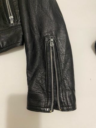 CAZADORA DE PIEL DE MUJER  NEGRA