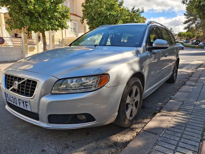 Volvo V70 2008 - foto 1