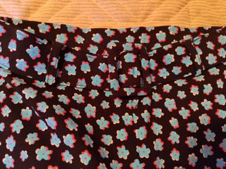 Pantalón acampanado estampado flores