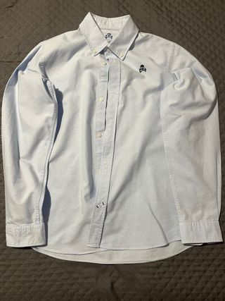 Camisa azul y blanca de Scalpers