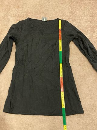 LIQUIDO Blusa negra tela tipo arrugada