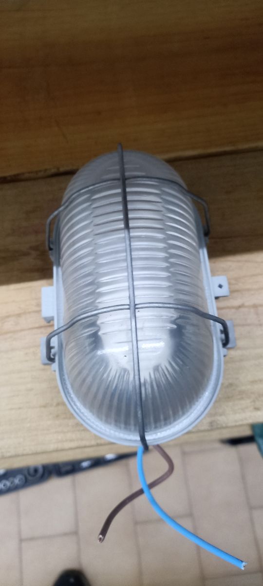 Foco trastero garaje