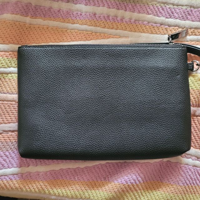 Bolso de mano cuero negro