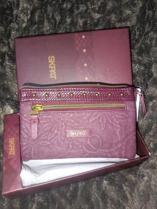 Cartera nueva con etiqueta y su caja