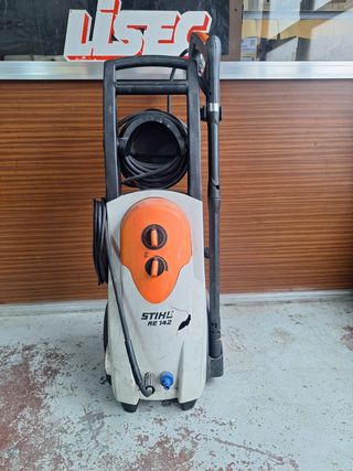 Reparación de cortacésped  herramientas de jardín.