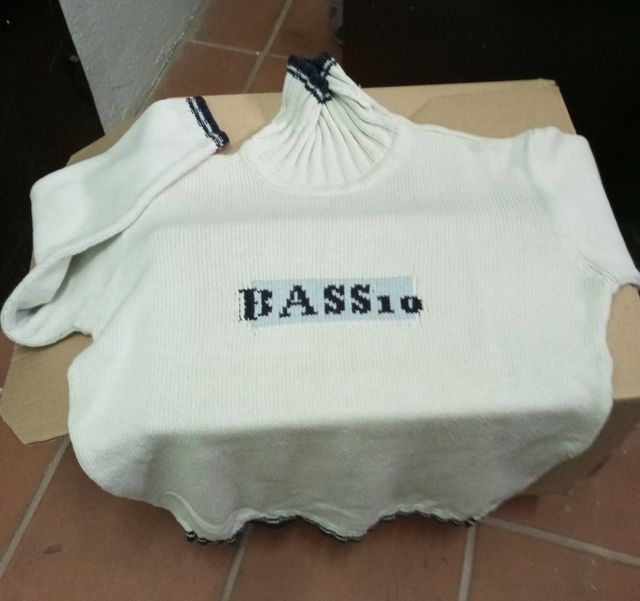 Cuatro jerseys sin usar y otros en muy buen estado