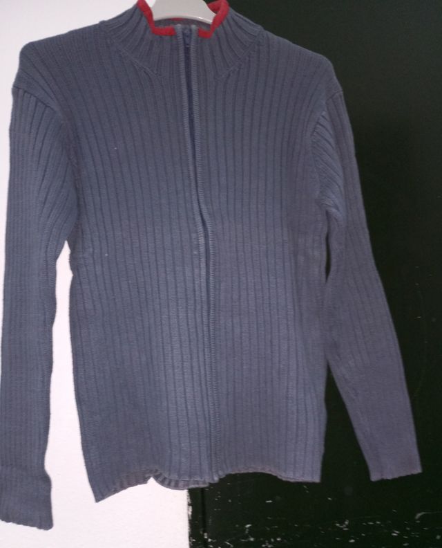 Cuatro jerseys sin usar y otros en muy buen estado