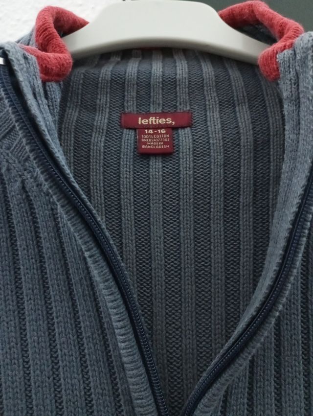 Cuatro jerseys sin usar y otros en muy buen estado