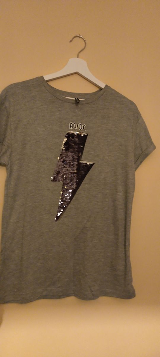 Camiseta Stradivarius M de AC/DC de segunda mano por EUR en