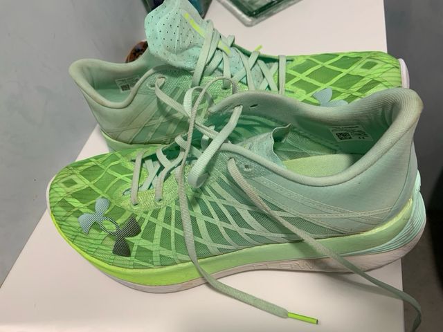 Zapatillas Under Armour placa carbono