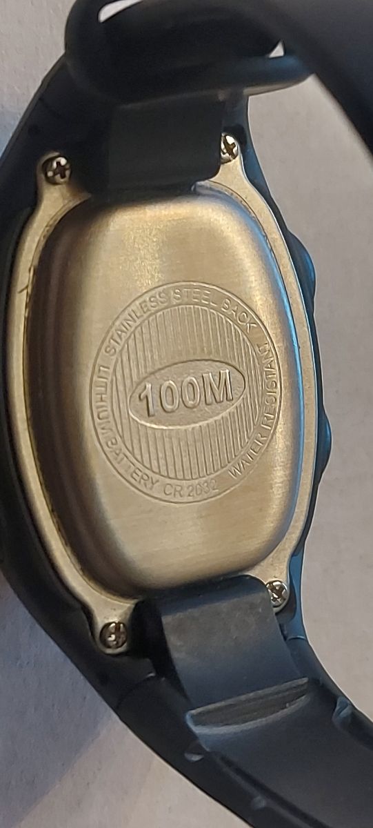 Nuevo. reloj Xonix 100M .. Unisex