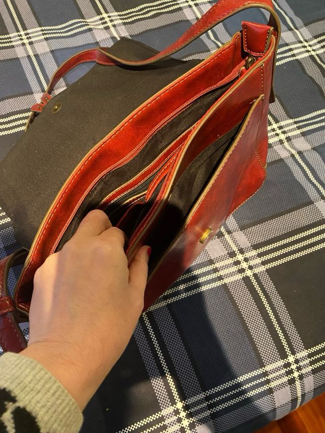 REGALO Bolso piel granate misako