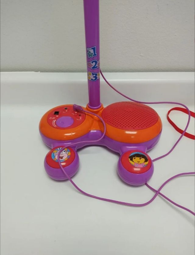 Juguete guitarra y micrófono eléctricos