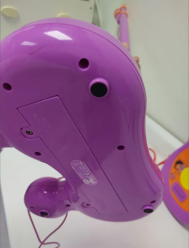 Juguete guitarra y micrófono eléctricos