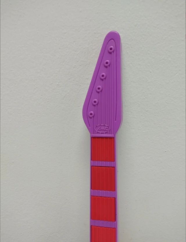 Juguete guitarra y micrófono eléctricos