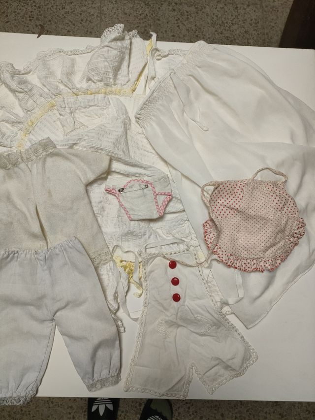 LOTTO DI ABBIGLIAMENTO PER BAMBOLE