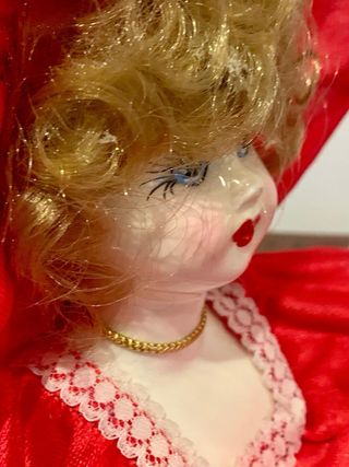 ANTIGUA MUÑECA DE PORCELANA