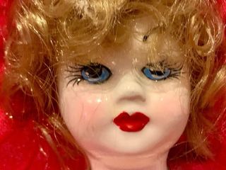 ANTIGUA MUÑECA DE PORCELANA